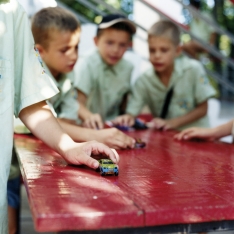 copyright: Frank Rothe | boys with car